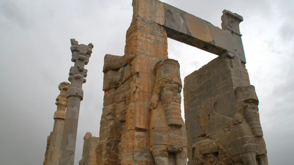Persepolis merupakan salah satu tempat yang disebutkan dalam Buku The Road to Persia